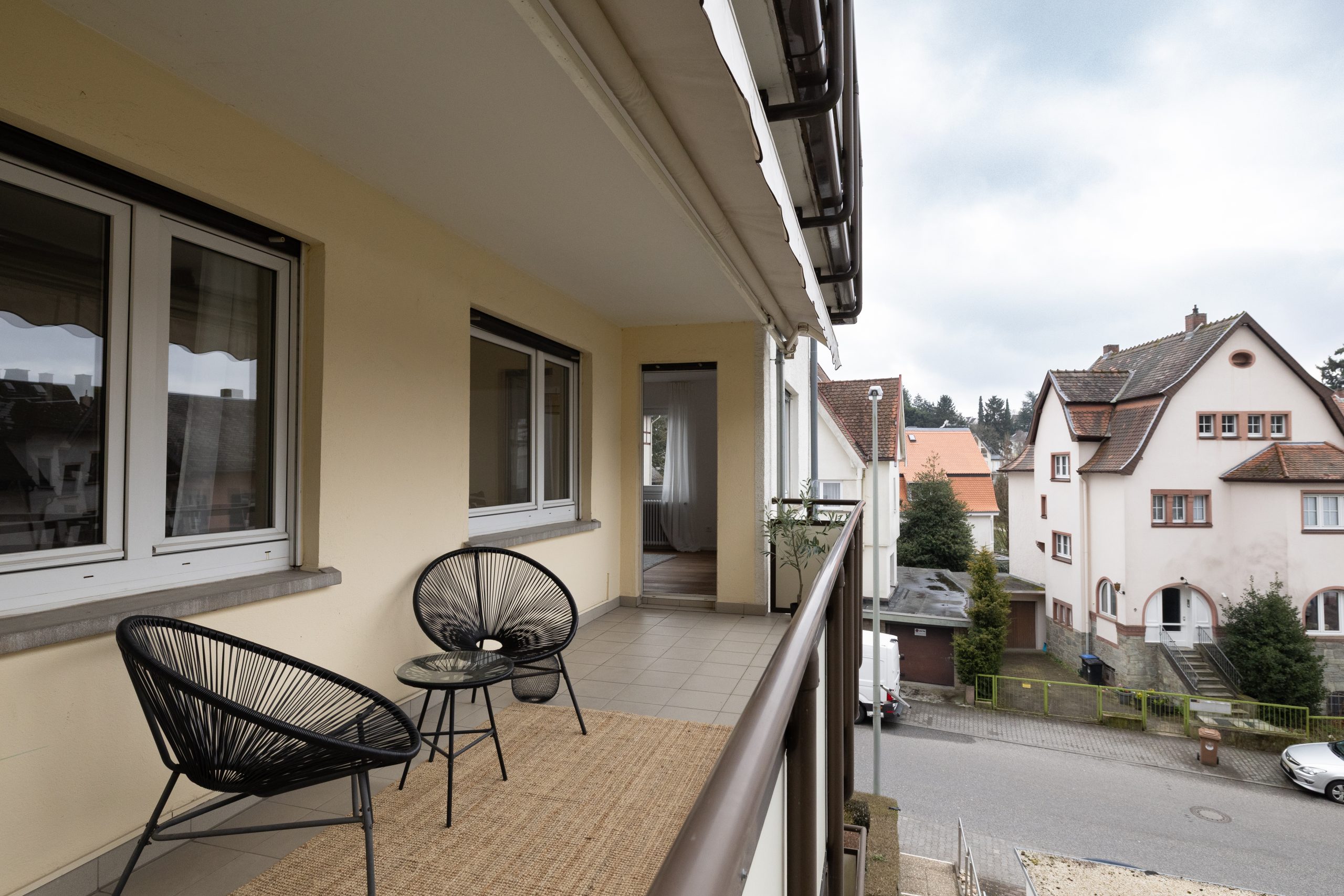 Großer Südwest-Balkon der Wohnung in Königstein im Taunus