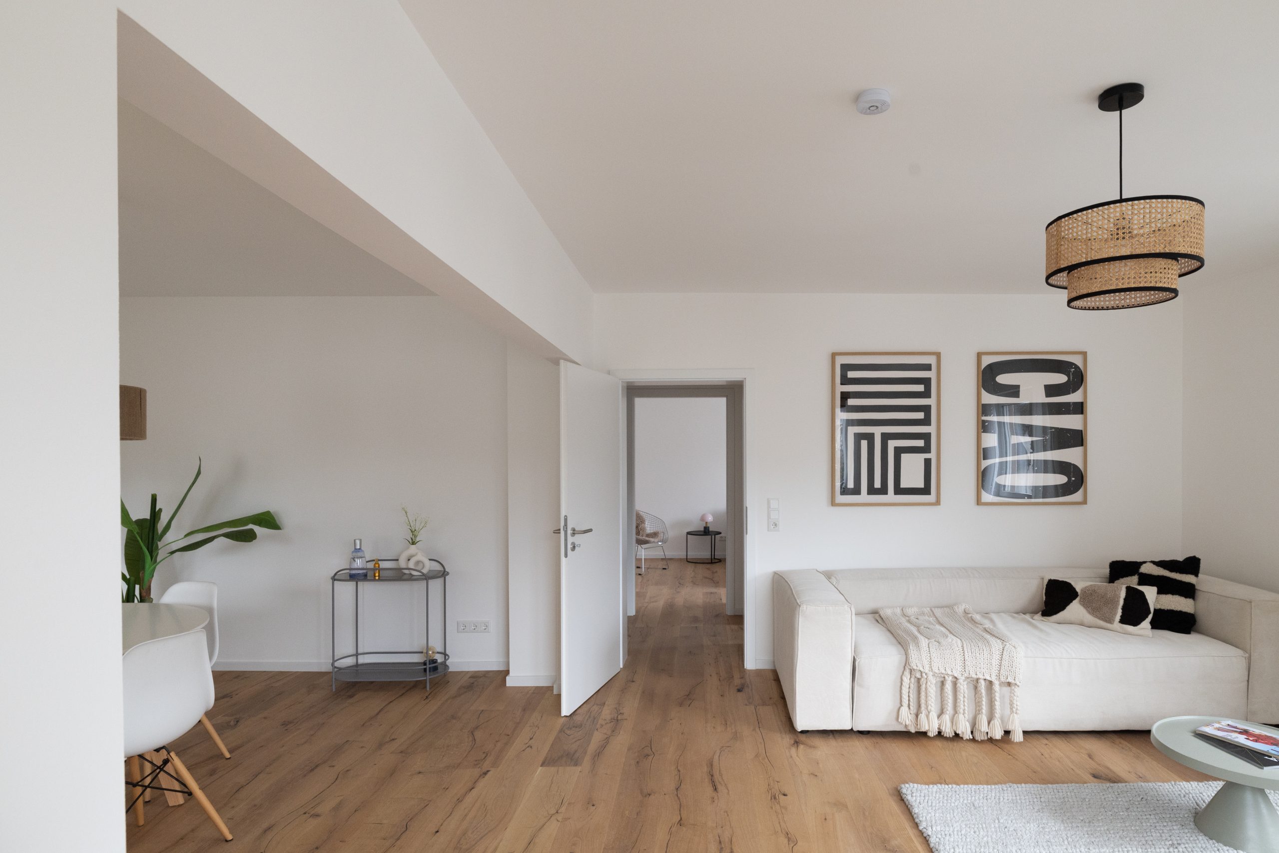 Heller Wohnbereich der sanierten Wohnung in Königstein im Taunus